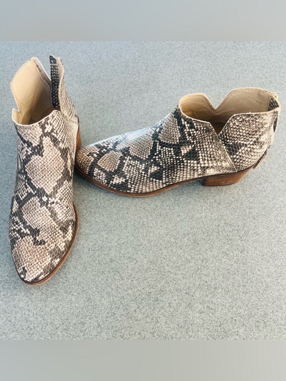 Cool n Comfy Dolce Vita Snake-Print Women's Ankle Boots - Taupe/Black